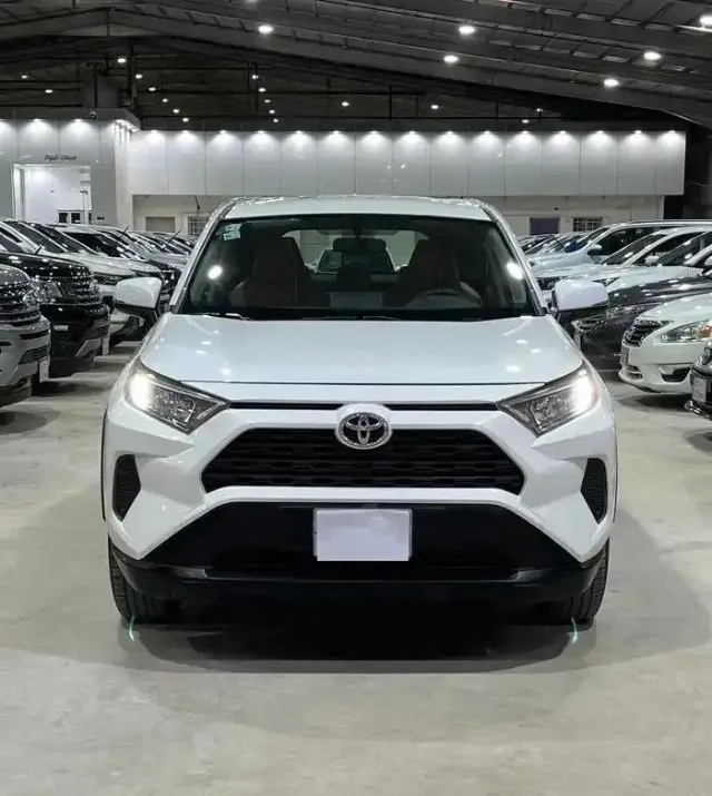تويوتا · راف فور STANDARD 2021 للبيع في الرياض — ممشى 169,000 كم
