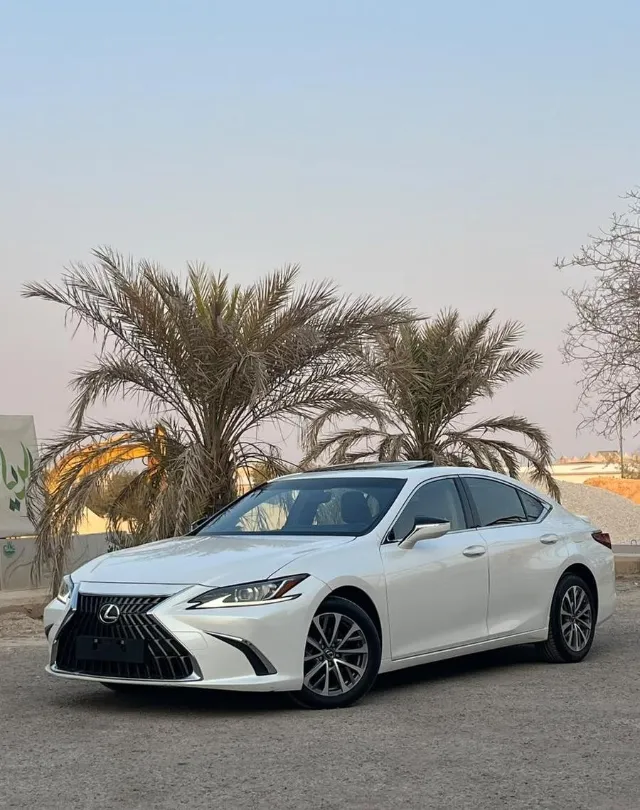 لكزس · اي اس 2023 للبيع في الرياض — ممشى 40,000 كم