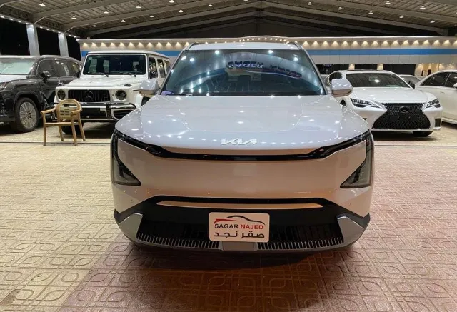 كيا · إي في 5 2025 للبيع في الرياض