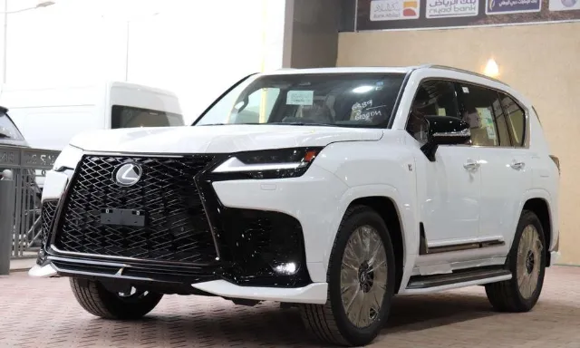 لكزس · ال اكس 600 2025 للبيع في الرياض — ممشى 9,000 كم