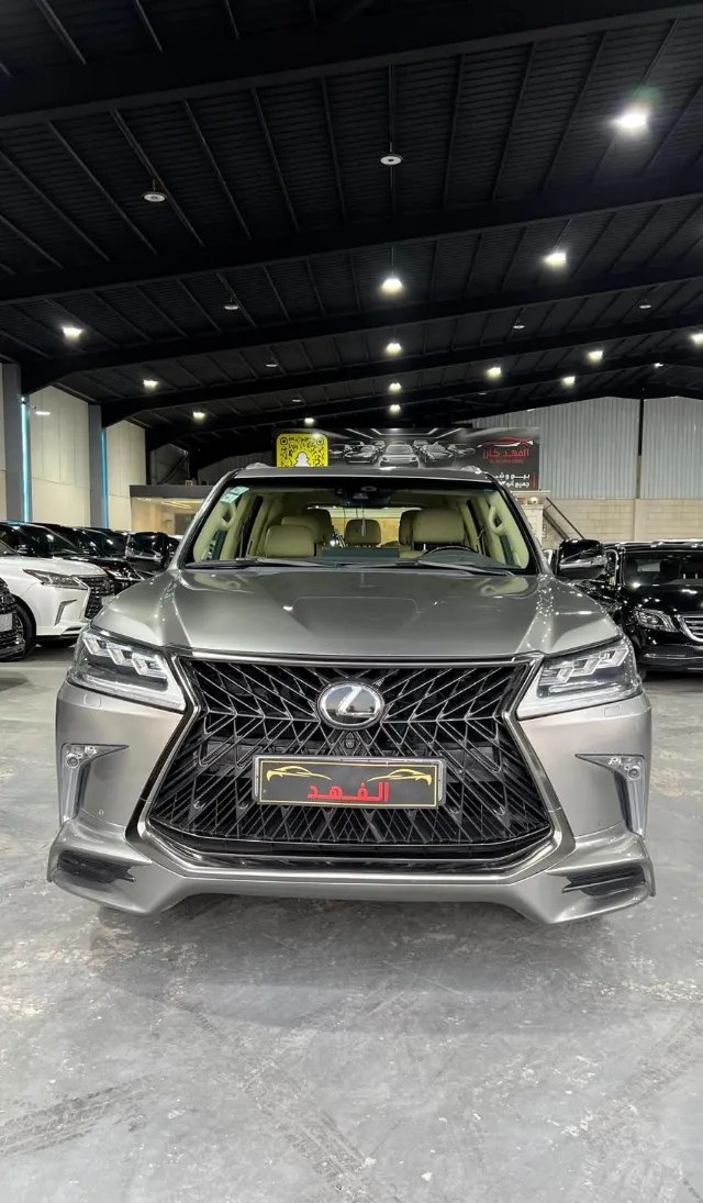 لكزس ال اكس 570 2019 للبيع في الرياض — ممشى 124,000 كم