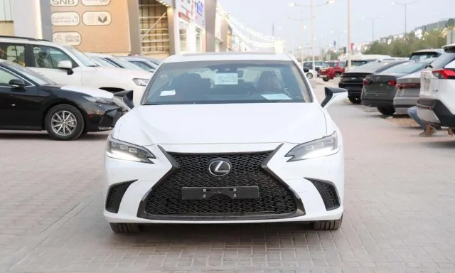 لكزس · اي اس 350 2025 للبيع في الرياض — ممشى 3 كم