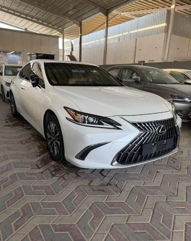 لكزس اي اس 350 2024 للبيع في الرياض — ممشى 54,000 كم