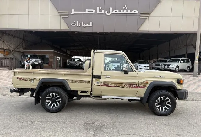 تويوتا · لاندكروزر 70 2024 للبيع في الرياض — ممشى 11,000 كم