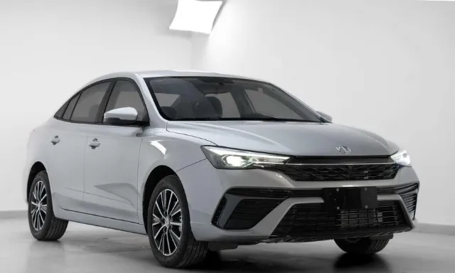 ام جي 5 STANDARD 2025 للتنازل في الرياض — ممشى 2 كم