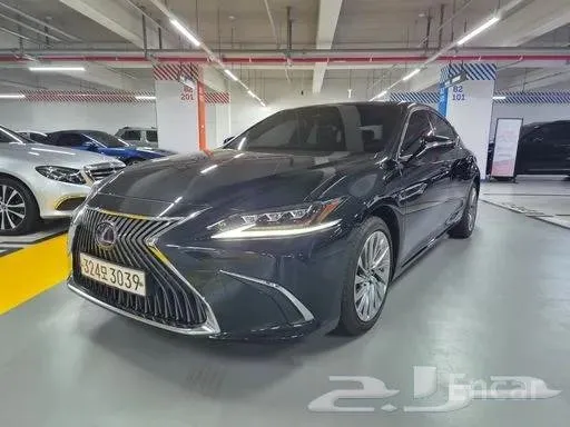 لكزس · اي اس 2021 للبيع في جدة — ممشى 27,500 كم