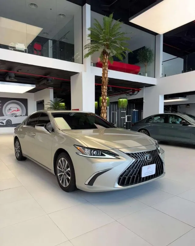 لكزس · اي اس 350 2023 للبيع في الرياض — ممشى 34,000 كم