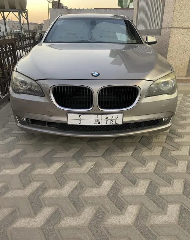 بي ام دبليو · الفئة السابعة 2009 للبيع في الدمام — ممشى 285,000 كم