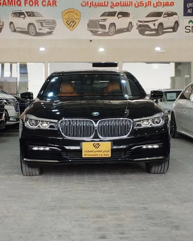 بي ام دبليو · الفئة السابعة 2019 للبيع في الرياض — ممشى 170,000 كم
