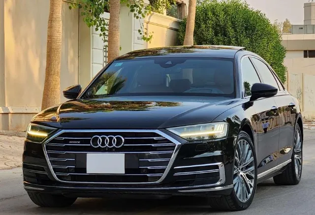 أودي اي 8 2018 للبيع في الرياض — ممشى 145,000 كم