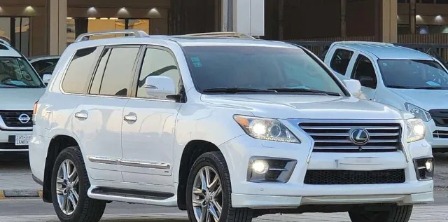 لكزس ال اكس 570 2013 للبيع في الرياض — ممشى 118,000 كم