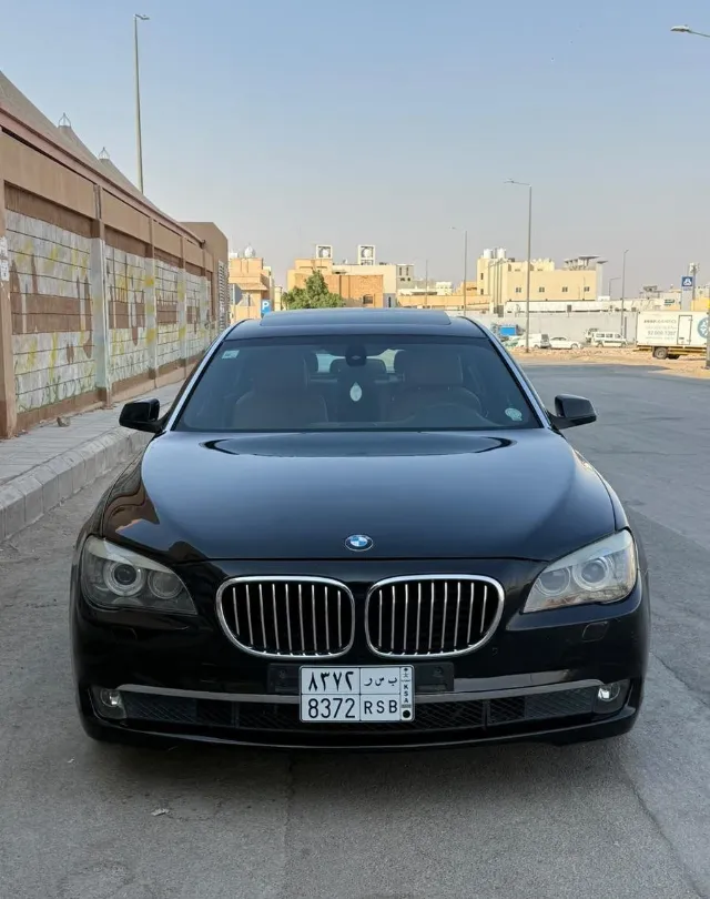 بي ام دبليو · الفئة السابعة 2010 للبيع في الرياض — ممشى 361,000 كم