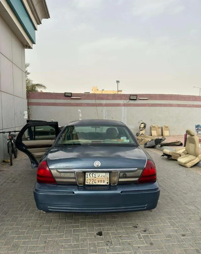 ميركوري · جراند ماركيز 2010 للبيع في الرياض — ممشى 400,000 كم