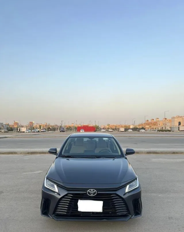تويوتا · يارس 2023 للبيع في الرياض — ممشى 100,000 كم