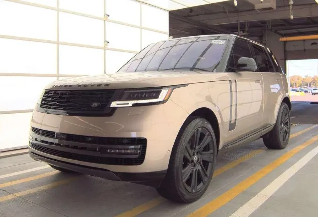 رينج روفر 2023 للبيع في الرياض — ممشى 45,000 ميل