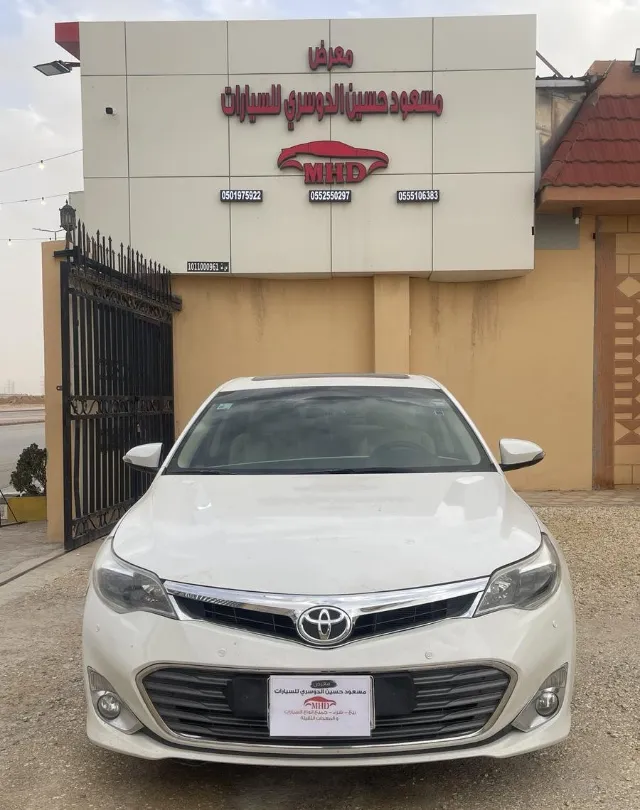 تويوتا · افالون 2013 للبيع في الرياض — ممشى 317,000 كم