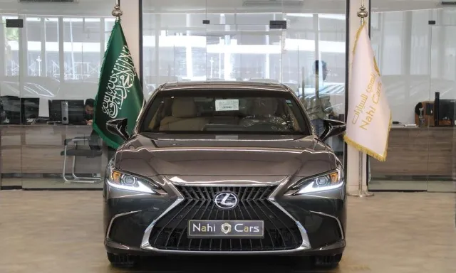 لكزس · اي اس 2025 للبيع في الرياض