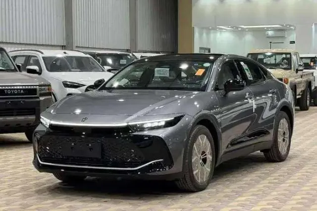 تويوتا · كراون 2026 للبيع في أبها — ممشى 4 كم
