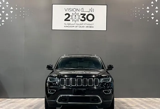 جيب شيروكي 2017 للبيع في الرياض — ممشى 290,000 كم