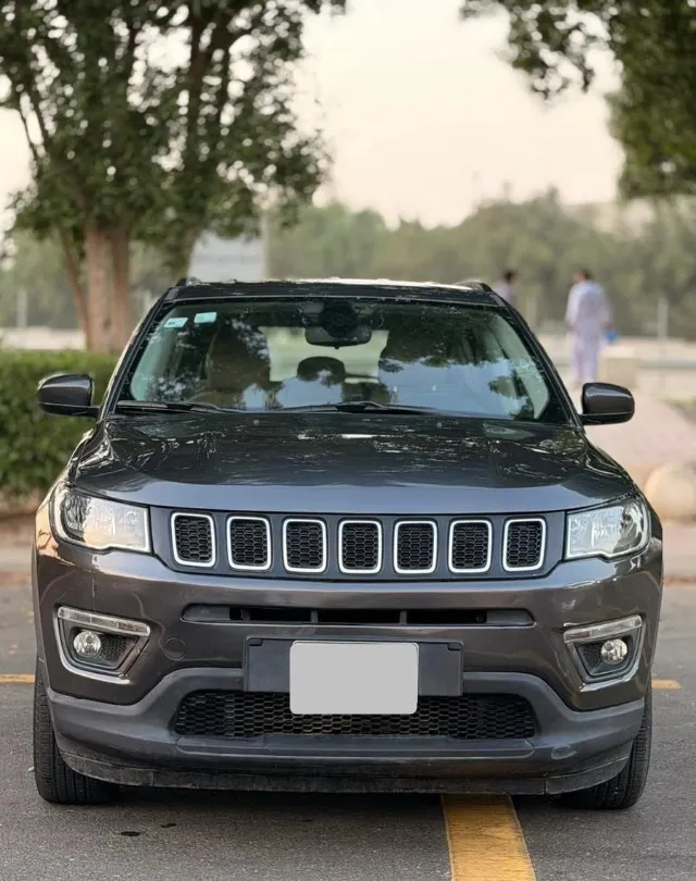 جيب شيروكي 2019 للبيع في جدة — ممشى 72,000 كم