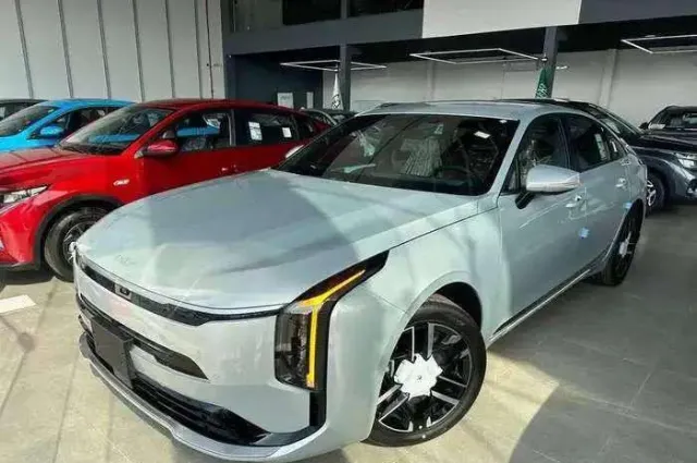 كيا · كي 8 STANDARD 2026 للبيع في الرياض — ممشى 0 كم
