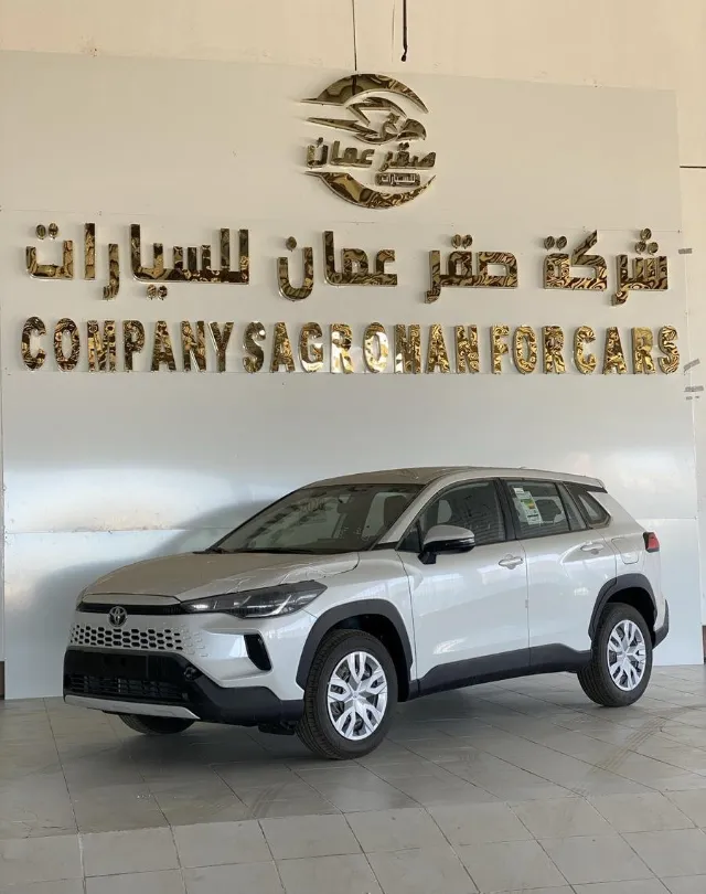 تويوتا · كورولا كروس STANDARD 2025 للبيع في أبها — ممشى 0 كم