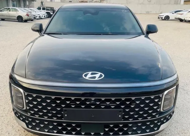 هيونداي ازيرا 2025 للبيع في الرياض — ممشى 10,000 كم