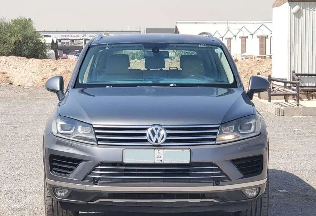 فولكس فاجن طوارق 2015 للبيع في الرياض — ممشى 313,000 كم
