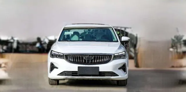 جيلي امجراند STANDARD 2025 للبيع في الرياض