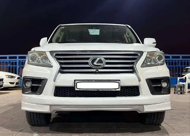 لكزس ال اكس 570 2013 للبيع في الرياض — ممشى 704,000 كم