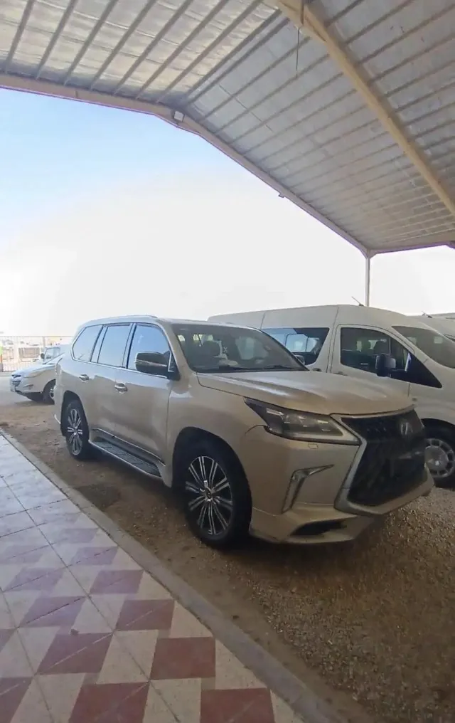 لكزس · ال اكس 570 2018 للبيع في الرياض — ممشى 387,000 كم
