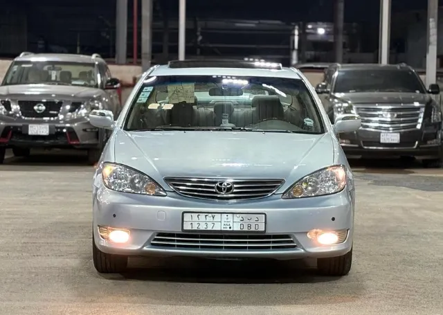 تويوتا · كامري 2005 للبيع في جدة — ممشى 325,000 كم