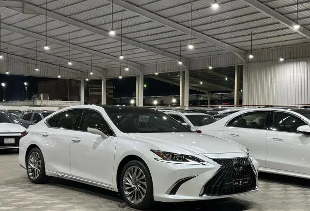 لكزس · اي اس 350 2025 للبيع في جدة — ممشى 5,000 كم