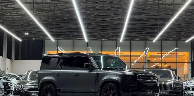 لاند روفر · ديفندر 2025 للبيع في الرياض — ممشى 10,000 كم