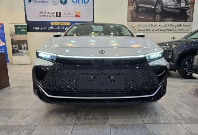 تويوتا · كراون 2026 للبيع في أبها — ممشى 4 كم