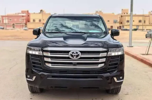 تويوتا · لاندكروزر 2024 للبيع في الرياض — ممشى 17,000 كم