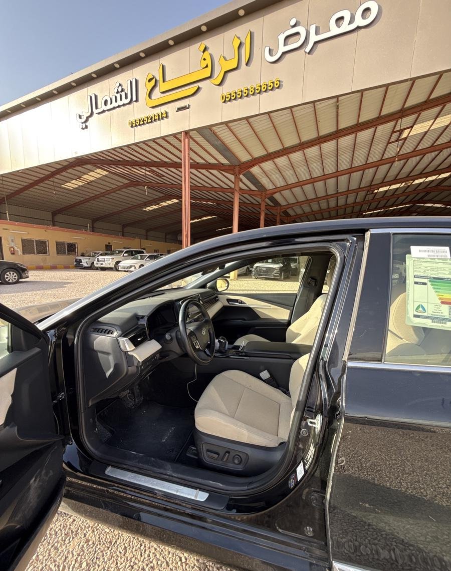 كامري 2025 لون اسود LE للبيع