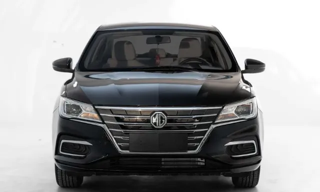 ام جي 5 STANDARD 2025 للتنازل في الرياض — ممشى 2 كم