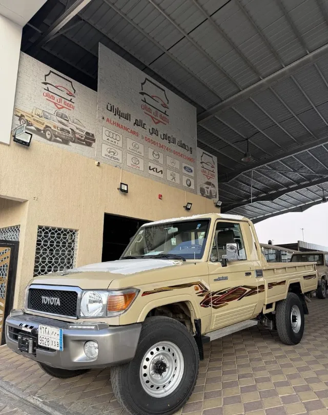 تويوتا · لاندكروزر 70 2022 للبيع في نجران — ممشى 45,000 كم