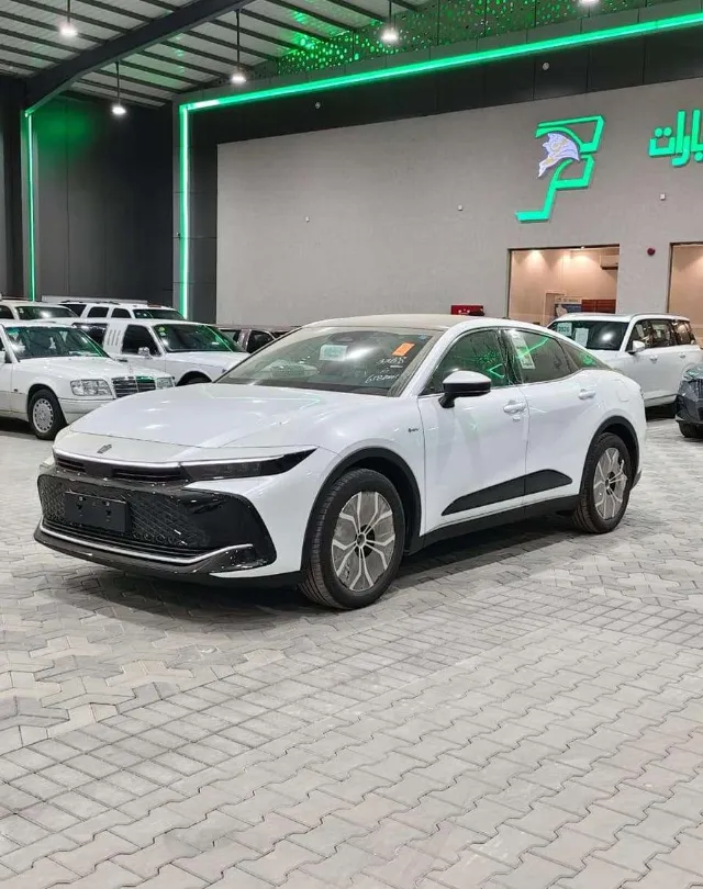 تويوتا · كراون 2026 للبيع في الرياض — ممشى 4 كم