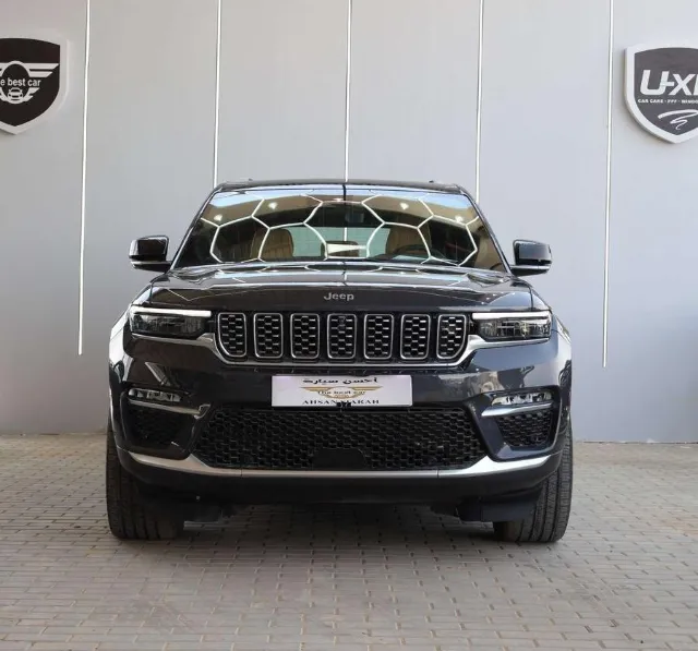 جيب · جراند شيروكي 2023 للبيع في الرياض — ممشى 82,000 كم