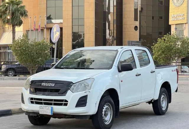 ايسوزو · دي ماكس STANDARD 2020 للبيع في الخبر — ممشى 340,000 كم