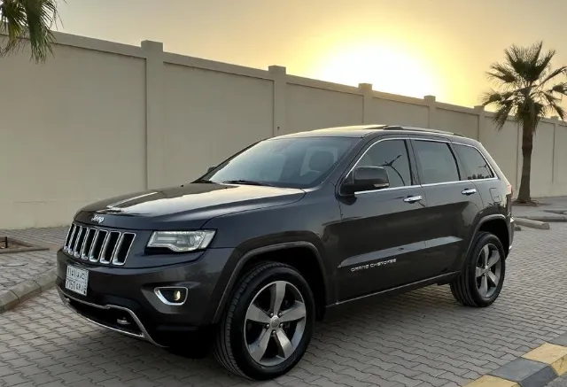 جيب · جراند شيروكي 2014 للبيع في الرياض — ممشى 126,000 كم