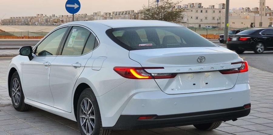 تويوتا كامري E بنزين 2026 أقساط وكاش