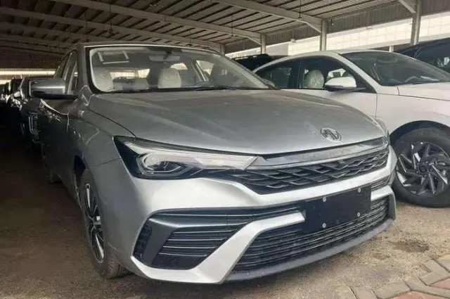 ام جي 5 2025 للبيع في جدة — ممشى 5 كم