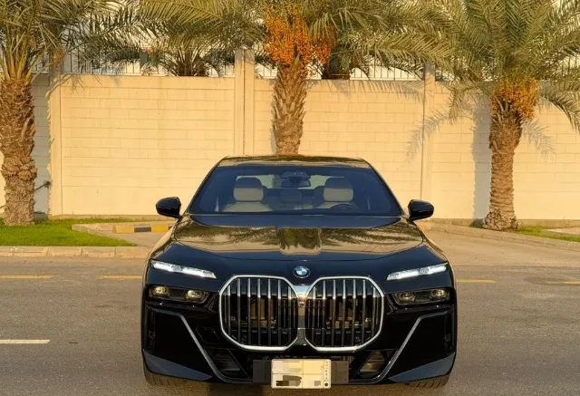 بي ام دبليو الفئة السابعة 2024 للبيع في جدة — ممشى 15,000 كم