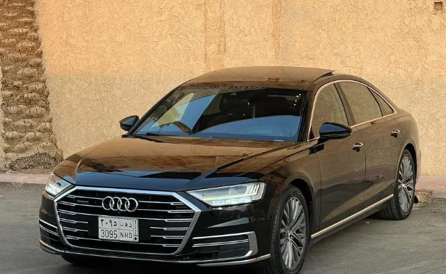 أودي اي 8 2018 للبيع في الرياض — ممشى 200,000 كم
