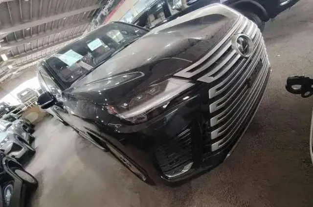 لكزس · ال اكس 600 2025 للبيع في الرياض — ممشى 0 كم