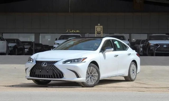 لكزس · اي اس 350 2025 للبيع في الرياض
