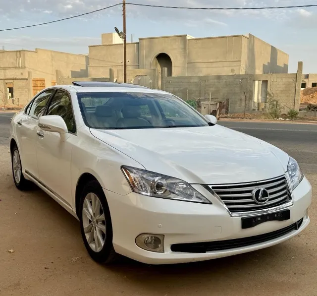 لكزس · اي اس 350 2011 للبيع في تبوك — ممشى 140,000 كم